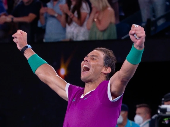 Nadal, la serie in anteprima: la sindrome di Müller Weiss al piede, l'intestino perforato dai farmaci, i tic. La moglie Maria Francisca Perello: «Ha vissuto con i genitori fino a 31 anni»