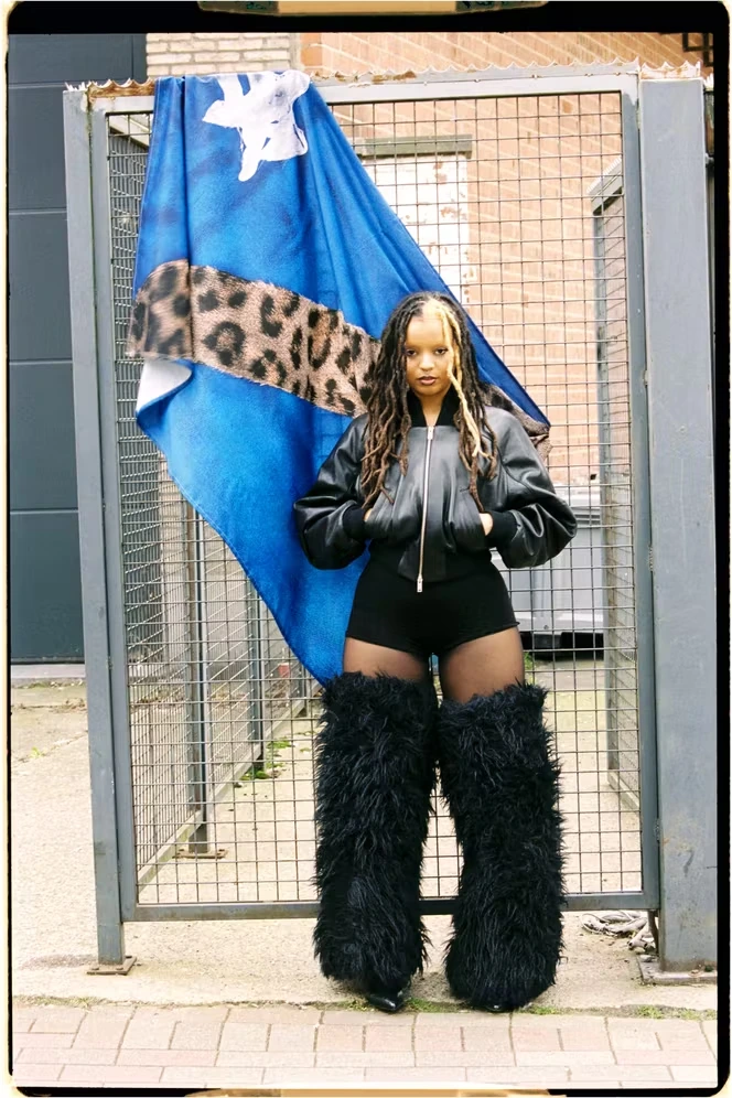 Camille Yembe chante son enfance cabossée dans un premier album enthousiasmant, « Jeune et laide »