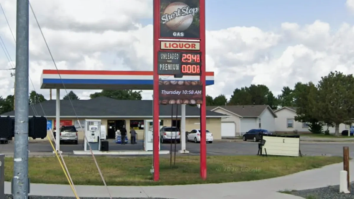 Zwischenfall vor Tankstelle: Hund schießt Frau mit Schrotflinte an