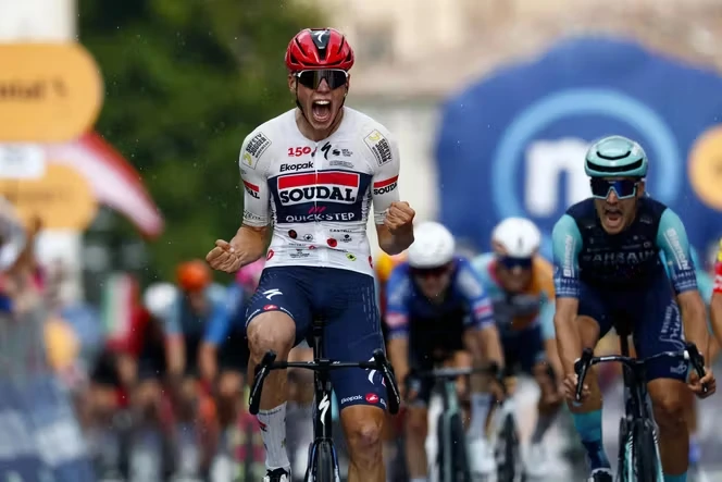 Paul Magnier, vainqueur de sa troisième étape sur le Tour d’Italie, un prodige de plus pour la génération « décomplexée » du cyclisme français
