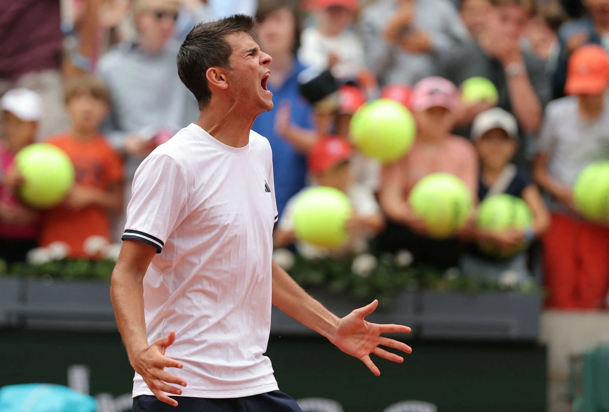Jódar supera a Carreño y llama a la puerta de los grandes en cuartos de Roland Garros