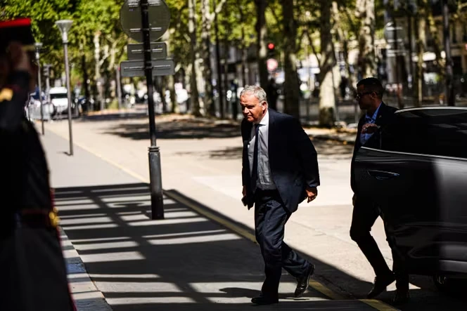 Défenseur des droits : la possible nomination de François-Noël Buffet, figure de la droite conservatrice, ulcère associations et syndicats