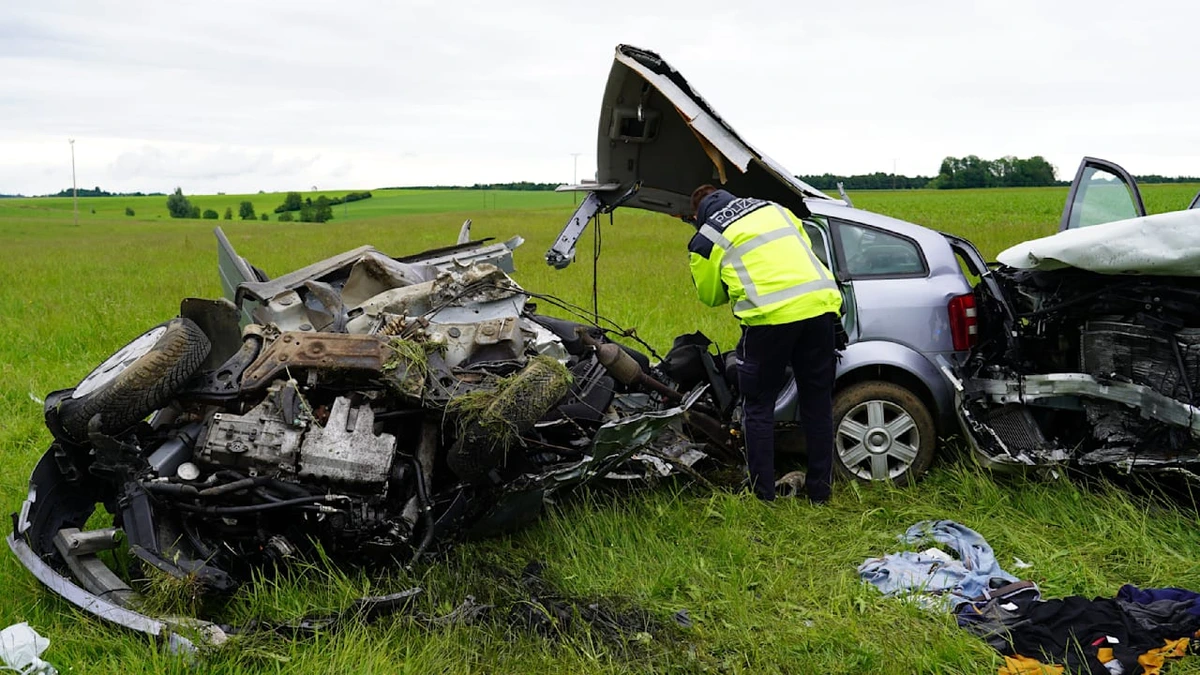 Vorfahrts-Drama auf Landstraße: 15-Jähriger stirbt bei Horror-Crash