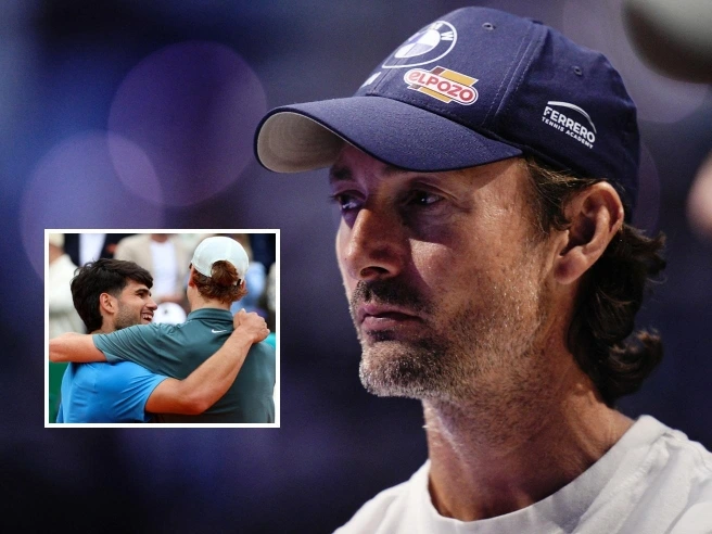 Juan Carlos Ferrero: «Mi manca tutto di Alcaraz, studiavamo come battere Sinner. Io coach di Jannik? Mi piacerebbe, ma Carlos è più forte»