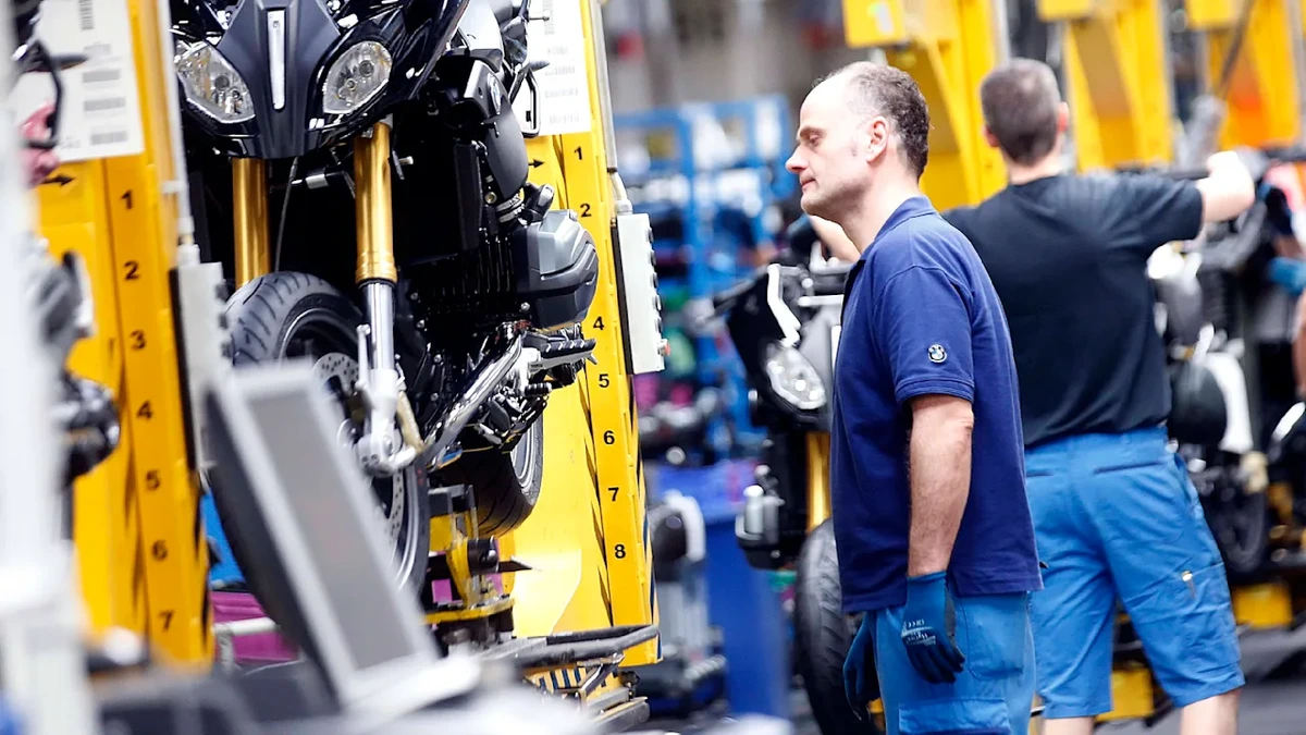 Gewinnwarnung bei BMW: Jetzt stehen Tausende Jobs auf der Kippe