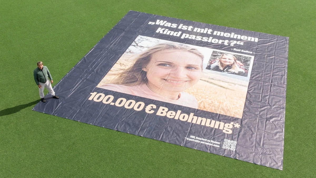 Scarlett seit 2020 verschwunden: Vater sucht Tochter mit Plakat