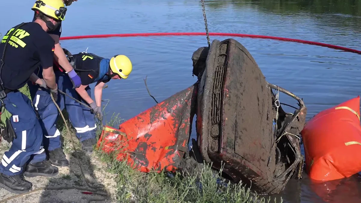 50 Jahre unter Wasser: Versunkene Kult-Karre aus der Donau gezogen