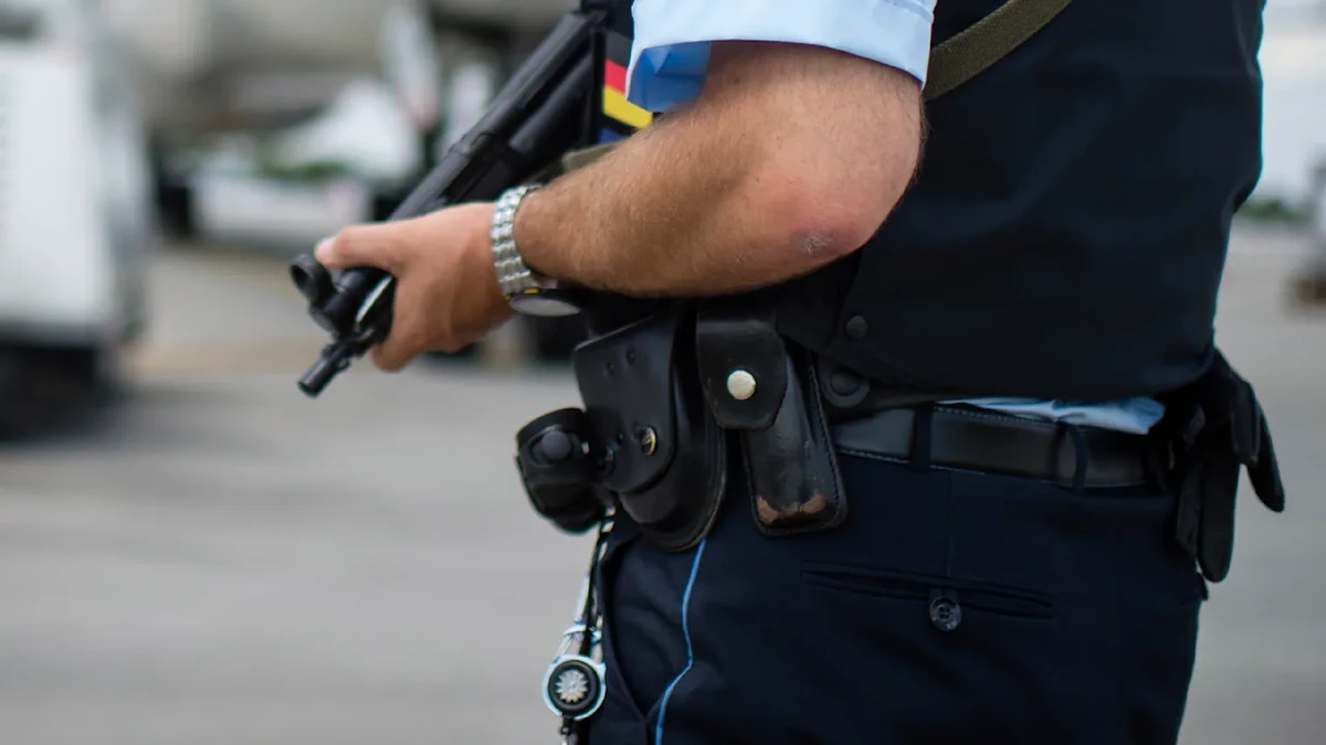 Berlin: Wachen vor Zentrale des BND patrouillieren jetzt mit Maschinenpistolen!