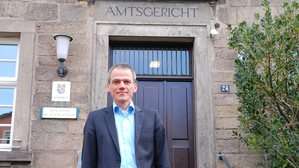 Top-Jurist vor Gericht: Richter (56) soll junge Kollegin sexuell belästigt haben