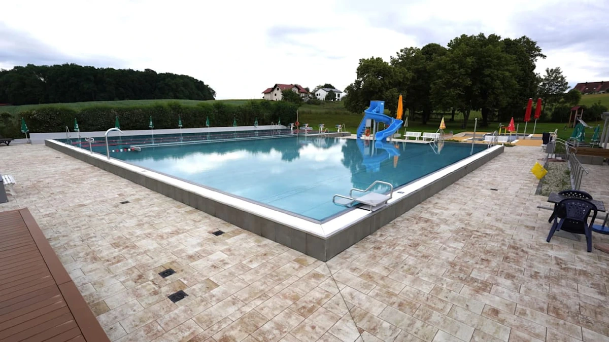 Nach nächtlichem Einbruch: Mann (20) stirbt nach Sprung im Freibad