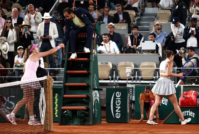 Roland-Garros 2026 : Mirra Andreeva remporte, face à Marta Kostyuk, une demi-finale sur fond de guerre en Ukraine