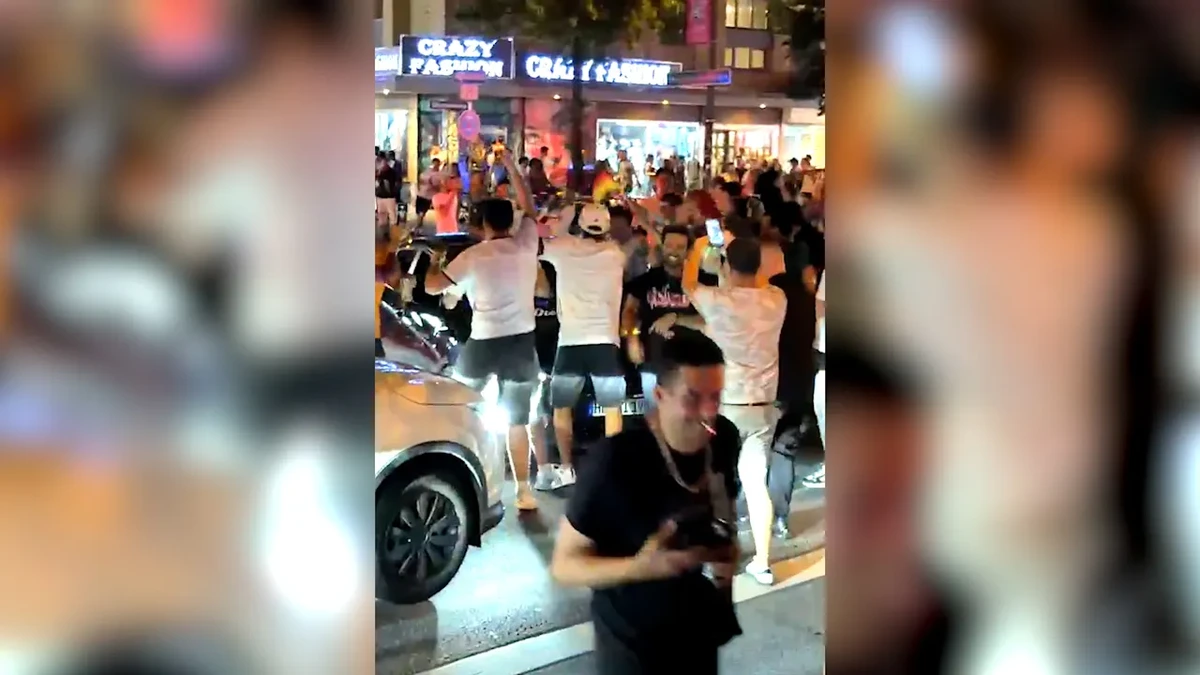 Mega-Party nach 2:1-Sieg: Deutschland-Fans legen Reeperbahn lahm!