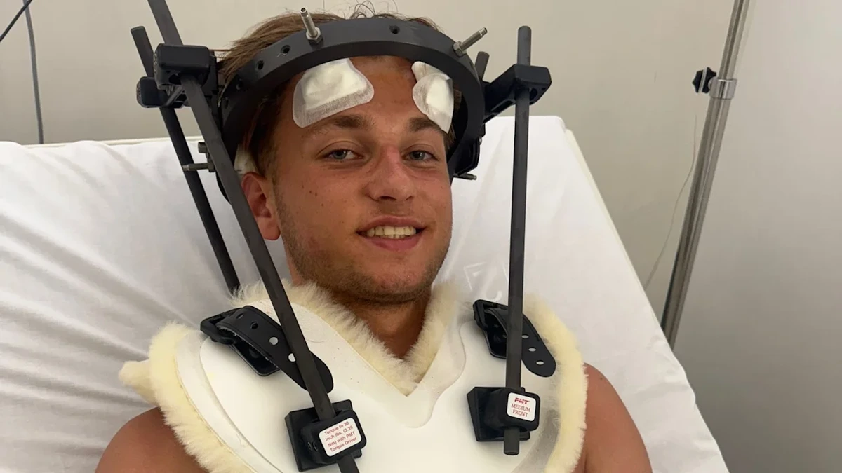 Fahrt mit Fußballmannschaft: Malle-Urlauber (19) brach sich im Pool das Genick