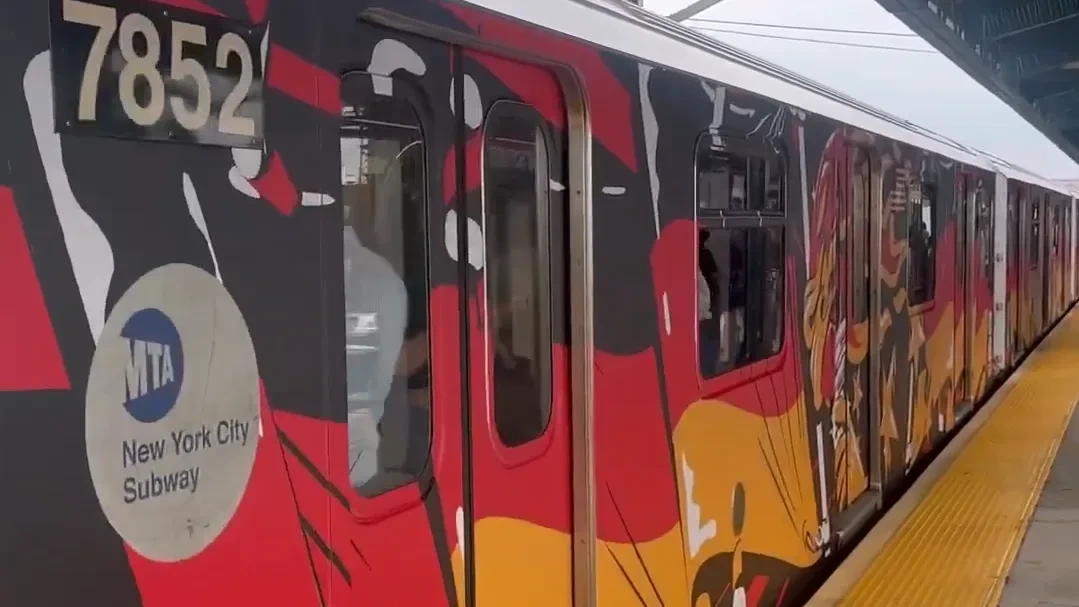 Zwischen Times Square und Tegel: „Deutsche Bahn“ rollt durch New York