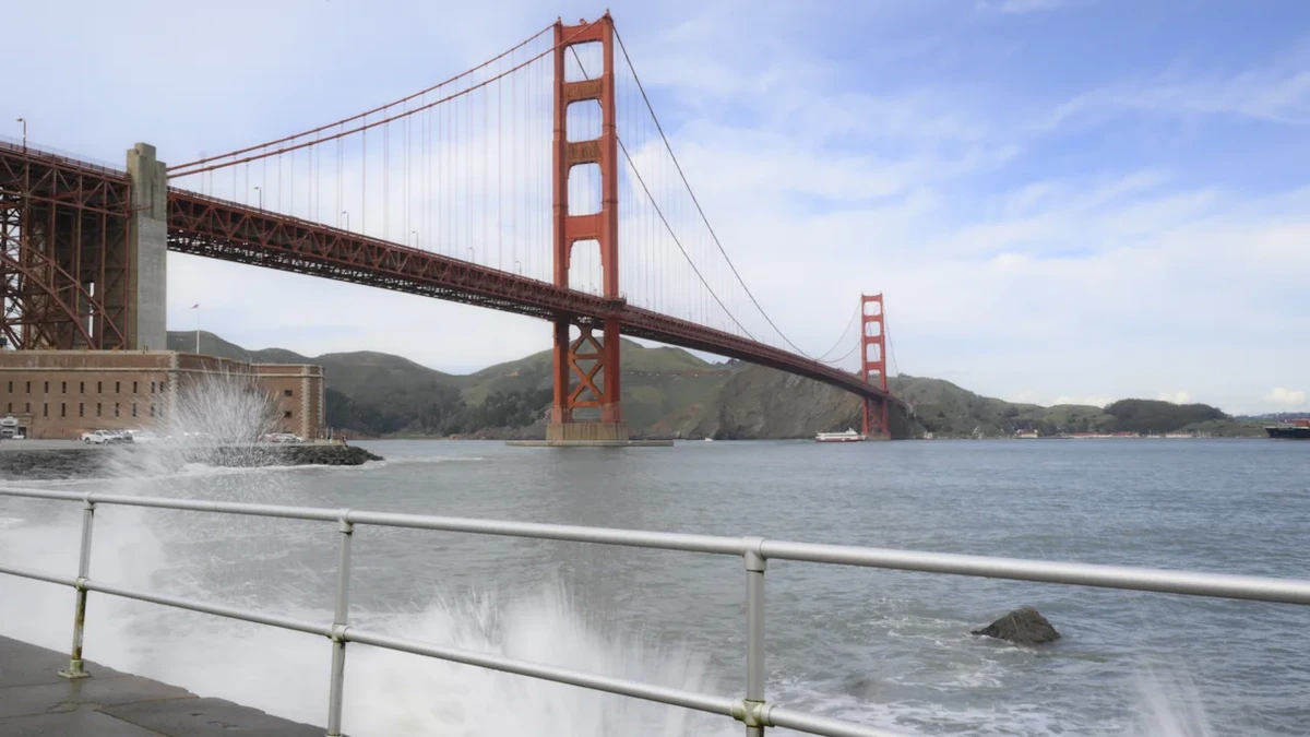 Nahe Golden Gate Bridge: Mega-Welle reißt Mutter und Tochter ins Meer!