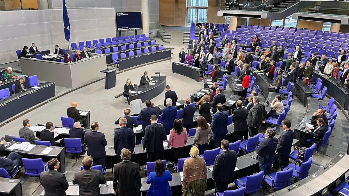 Vier Jahre im Bundestag bringen so viel Rente wie 28 Jahre Arbeit