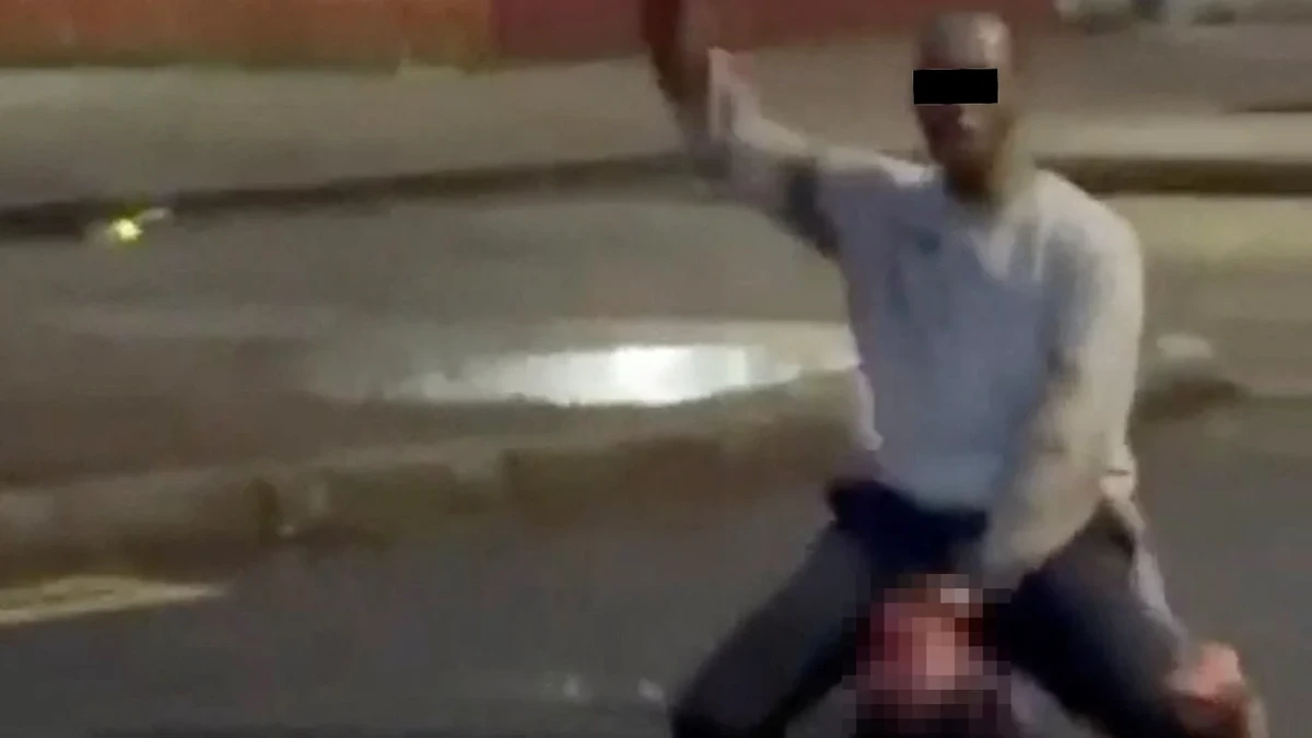 Schock-Video aus Belfast: Sudanese will Mann auf Straße köpfen