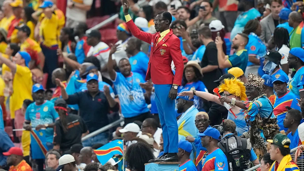 WM 2026: Fans staunen über lebendige Statue bei Spielen der DR Kongo