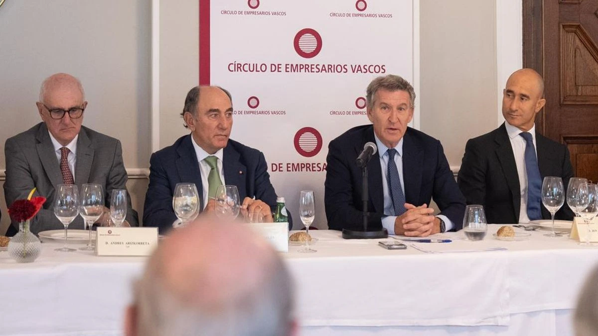 Feijóo apuesta por recortar sueldo “y prestaciones” a los trabajadores de baja “con o sin acuerdo” sindical