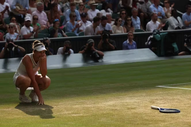 Linda Noskova, impériale sur gazon et nouvelle reine de Wimbledon à 21 ans