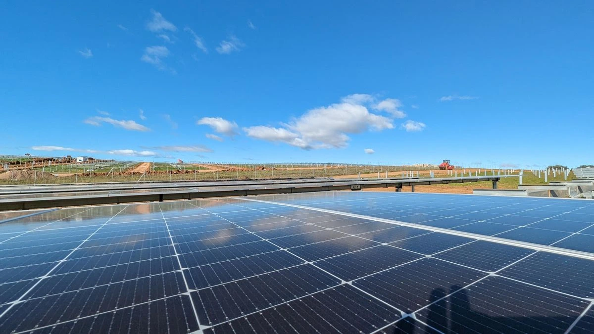La CNMC aprueba cambios para promover que las renovables participen en el control de tensión