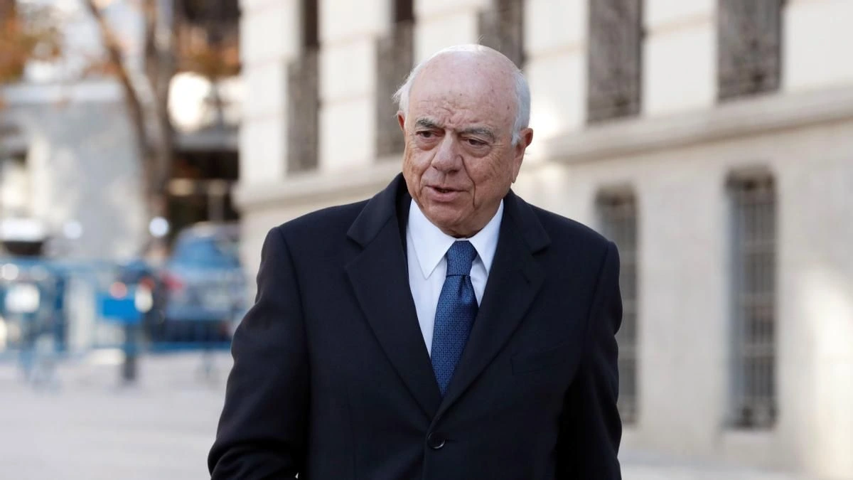 El juez abre juicio oral al BBVA, a su expresidente Francisco González  y otras 14 personas por los encargos a Villarejo