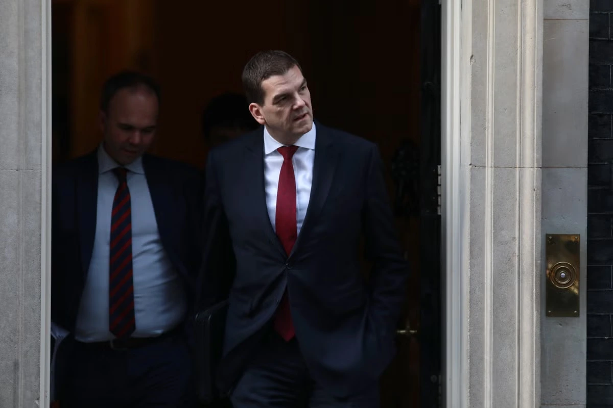 Ex-Foreign Office boss launches legal challenge after being fired by Starmer over Mandelson scandal
