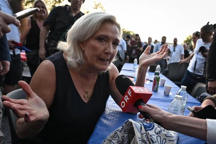 La ultra francesa Le Pen, condenada a tres años de prisión por corrupta: sólo cumplirá uno y con brazalete electrónico