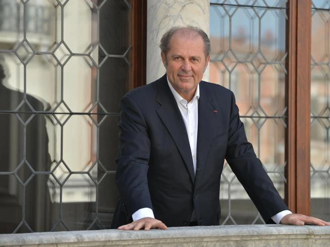 Generali in attesa, le mosse di Intesa Sanpaolo e i rischi prospettici