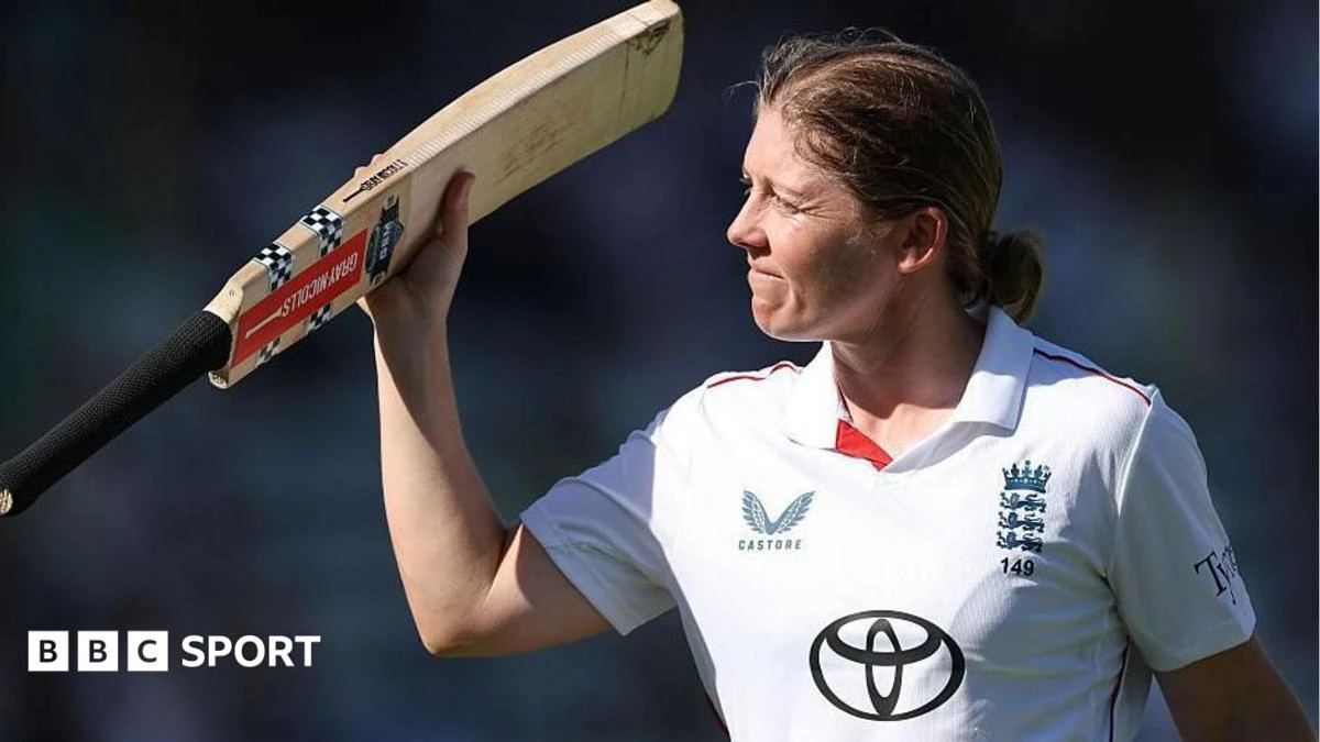 England facing defeat in Knight & Beaumont's farewell