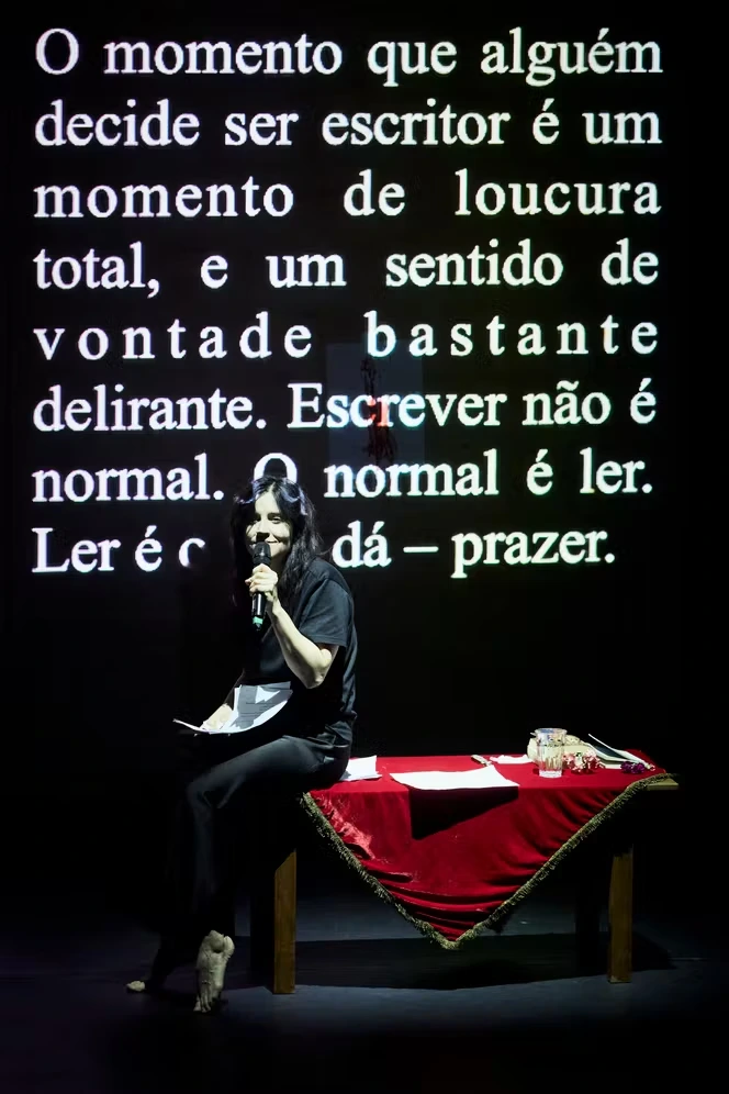 Festival d’Avignon : « Uma Luz Cordial », le bouleversant besoin d’écriture de Carolina Bianchi