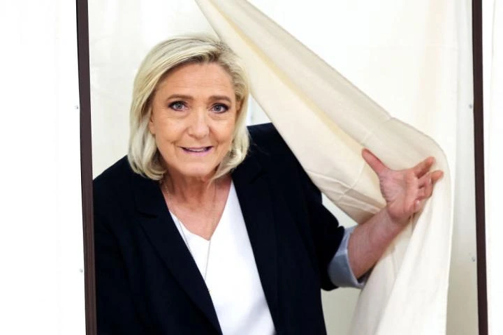 Marine Le Pen confirma que se presentará a las elecciones presidenciales de Francia en 2027 y que lo hará "sin pulsera" pese a su condena