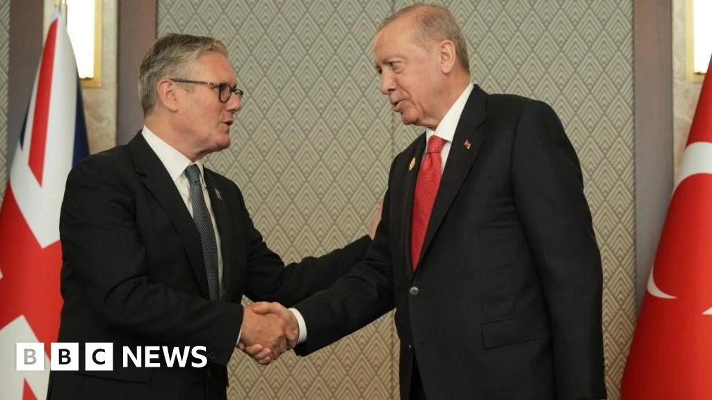 Starmer gifted gun and ammunition by Turkish president at Nato