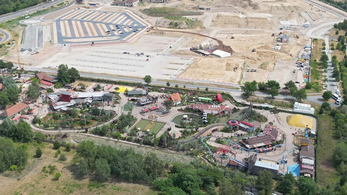 Neuer Freizeitpark von Bibi und Tina: Erdbeer-König baut sich Konkurrenz neben Karls