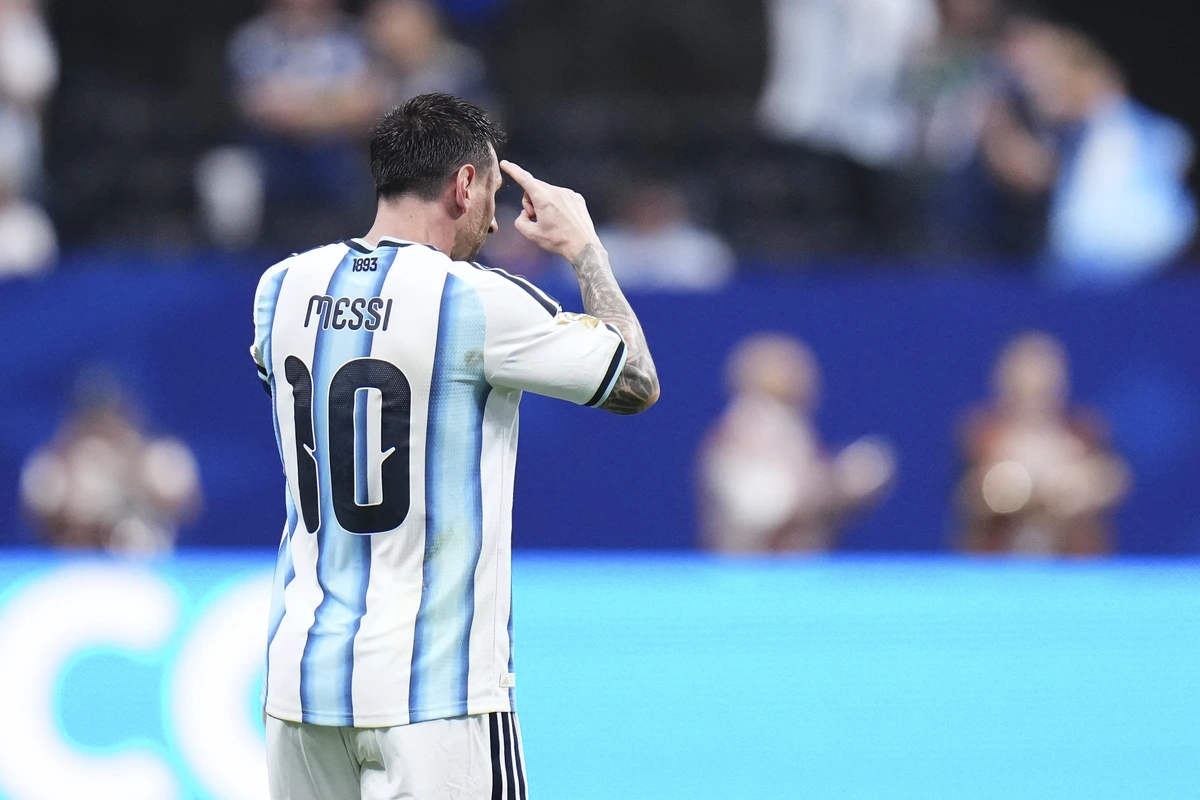 Todos los españoles debemos ir con Messi...