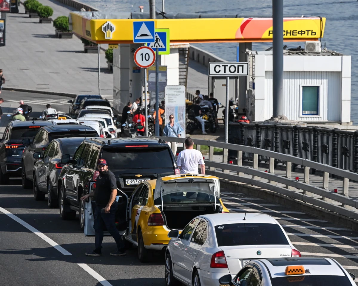 Russian cities feel the pinch amid worsening fuel shortages