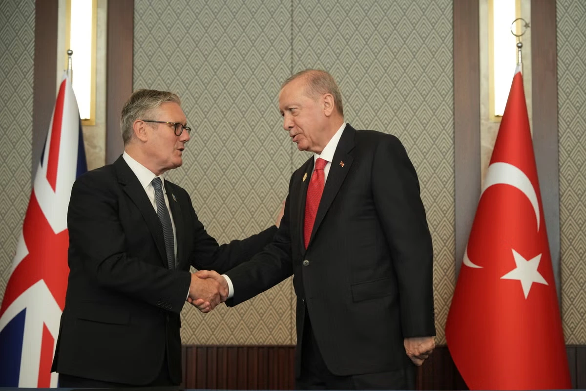 Why did Erdogan give Starmer a present he had to refuse?