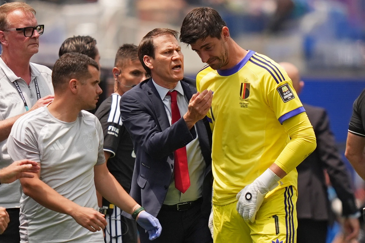 Las lágrimas de Courtois y el error del novato Lammens, la lesión que condenó a Bélgica: "Podía seguir, pero el míster dijo que si no estaba al 100% me cambiaba"