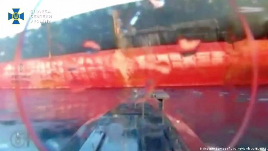 Ucrania reivindica ataques a refinerías y petroleros rusos