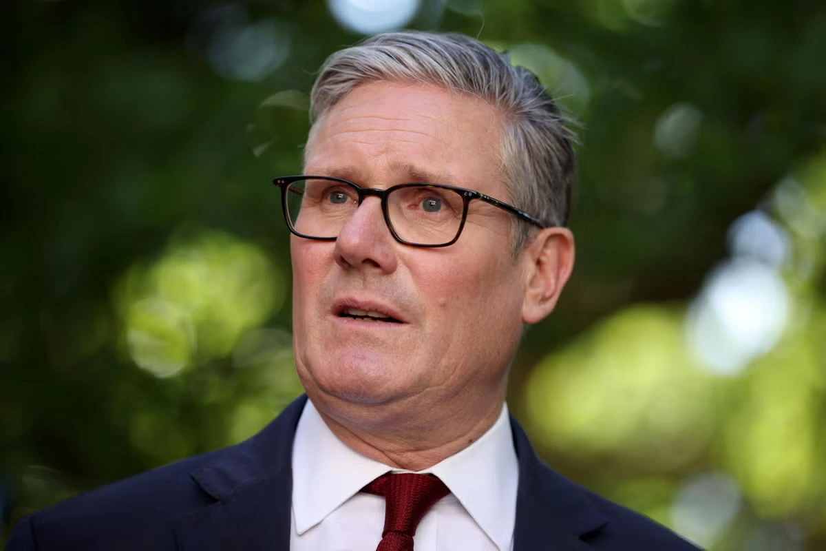 Starmer latest: Outgoing leader receives gift from ministers at last cabinet meeting ahead of final PMQs