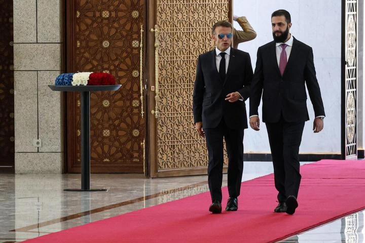 18 heridos tras la explosión de dos bombas cerca del hotel en el que se aloja Macron en Damasco (Siria)