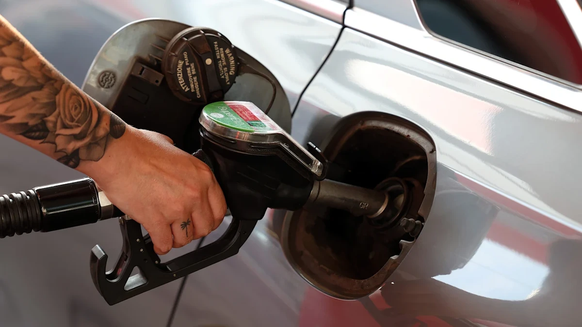 Spritpreise steigen nach 12 Uhr stark an – Super jetzt bei 2,23 Euro