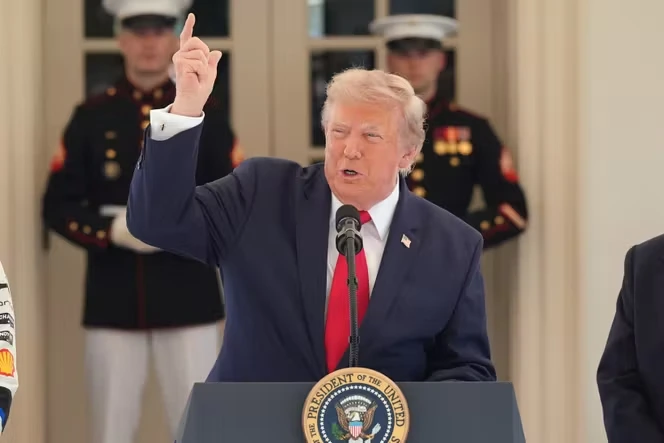 Donald Trump annonce la mise en place d’un péage maritime sur le détroit d’Ormuz, où le trafic de navires s’est effondré