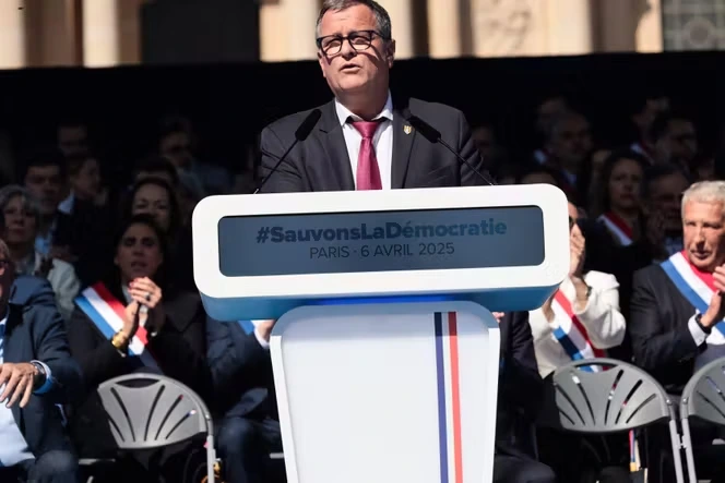 Louis Aliot reste maire de Perpignan mais n’exclut pas de se pourvoir en cassation