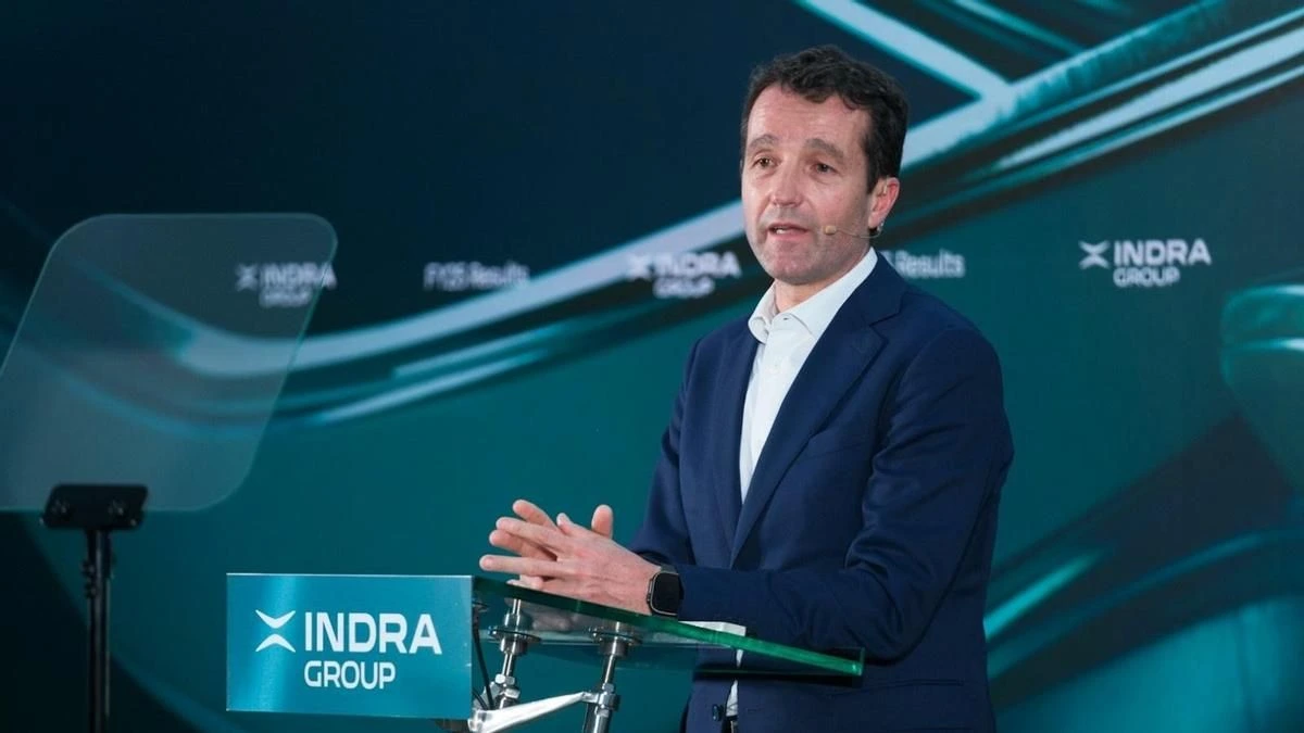 El Gobierno desvela que la CNMV analiza la salida de los Escribano del accionariado Indra