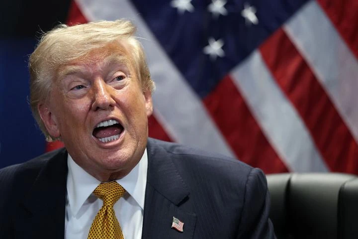 Trump amenaza a Irán con nuevos bombardeos: "Los golpearemos muy duro esta noche y mañana"