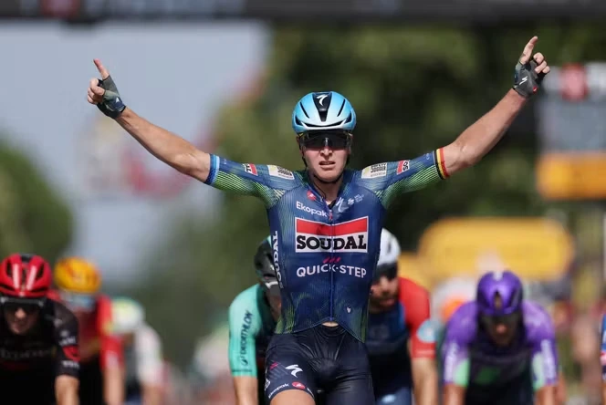 Tour de France 2026 : Tim Merlier ravit le sprint périgourdin ; la 9ᵉ étape en Corrèze raccourcie en raison de la chaleur