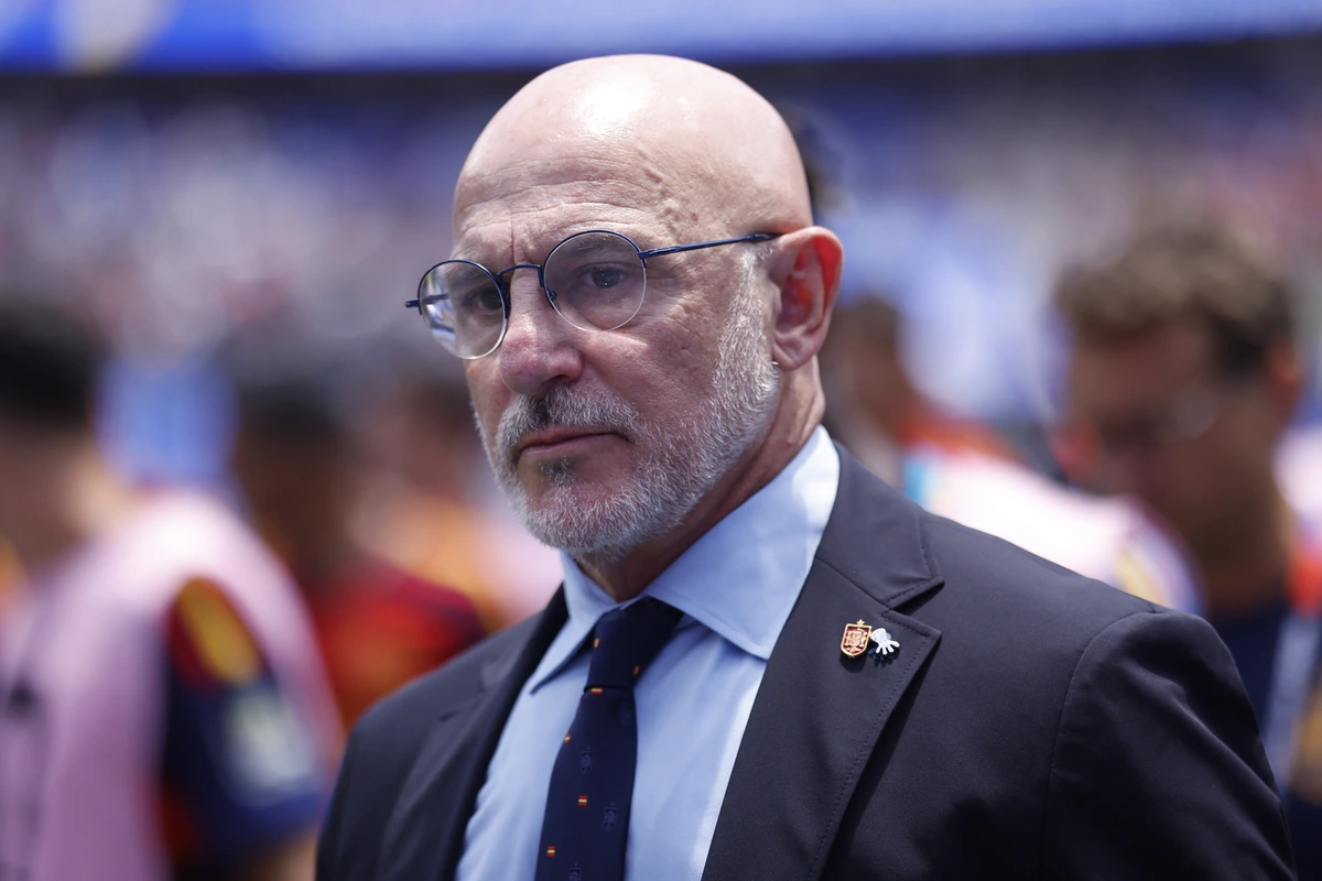 De entrenadores e himnos