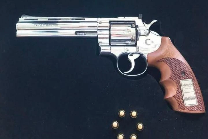 Una 'joya' de regalo: qué pueden hacer los líderes de la OTAN con los revólveres personalizados con balas que Erdogan les dio para no meterse en un lío