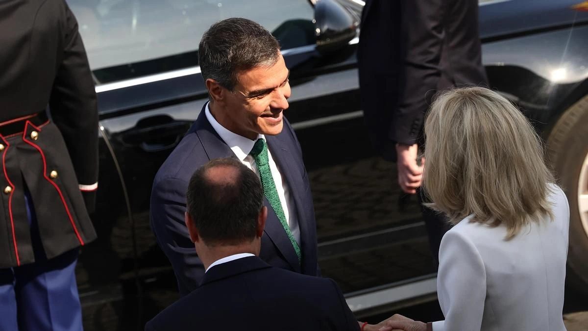 Sánchez pide perdón ante el primer ministro francés por las palabras de Rajoy: “Estoy muy avergonzado”